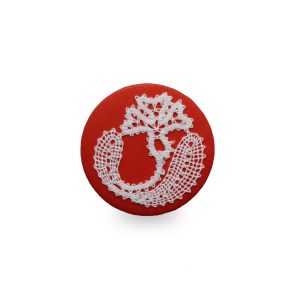 Magnet with lace